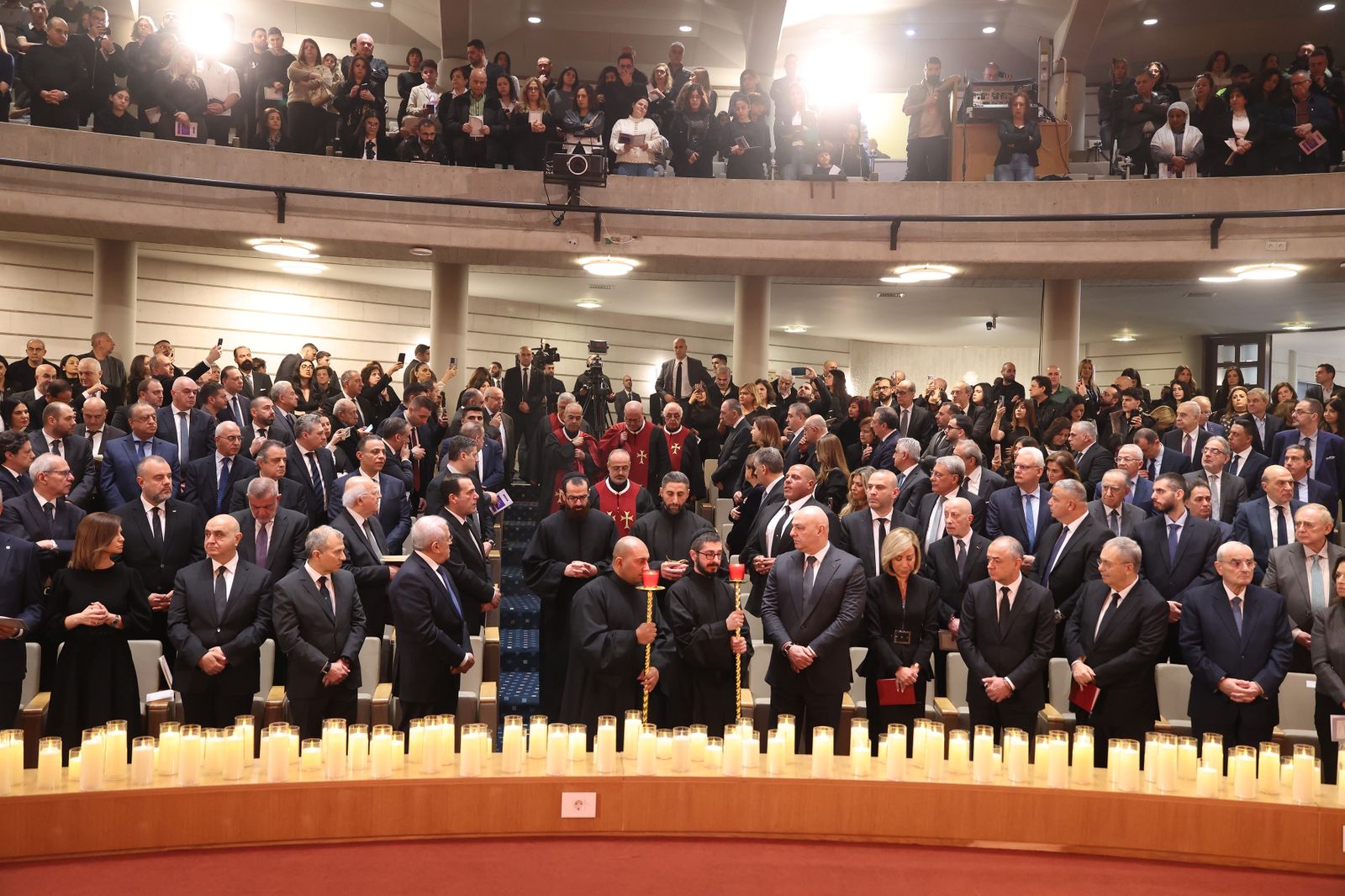 محفوظ ترأس رتبة سجدة الصليب في حضور رئيس الجمهورية: لبنان أُرهق من الحروب والسلام يمرّ عبر الدولة ووحدة اللبنانيين