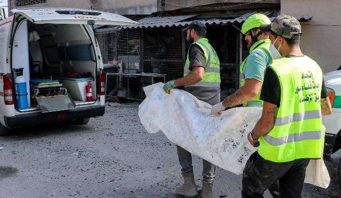 إسرائيل تشترط «التفاوض تحت النار» على وقع الغارات والمجازر<br />
قواتها مسحت قرية عن الخريطة.. و«حزب الله» يُدخل صاروخين «دقيقين» إلى المعركة