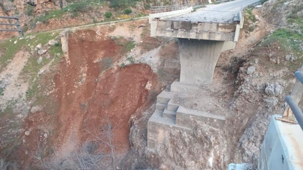 إسرائيل: هاجمنا جسور “الليطاني” لمنع مرور الإرهابين