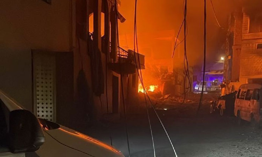 حريق كبير نتيجة الغارة على صريفا