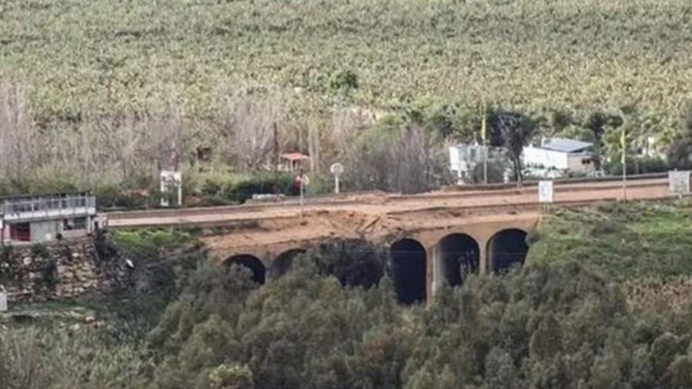 استهداف الجسرين الواصلين بين سحمر ومشغرة