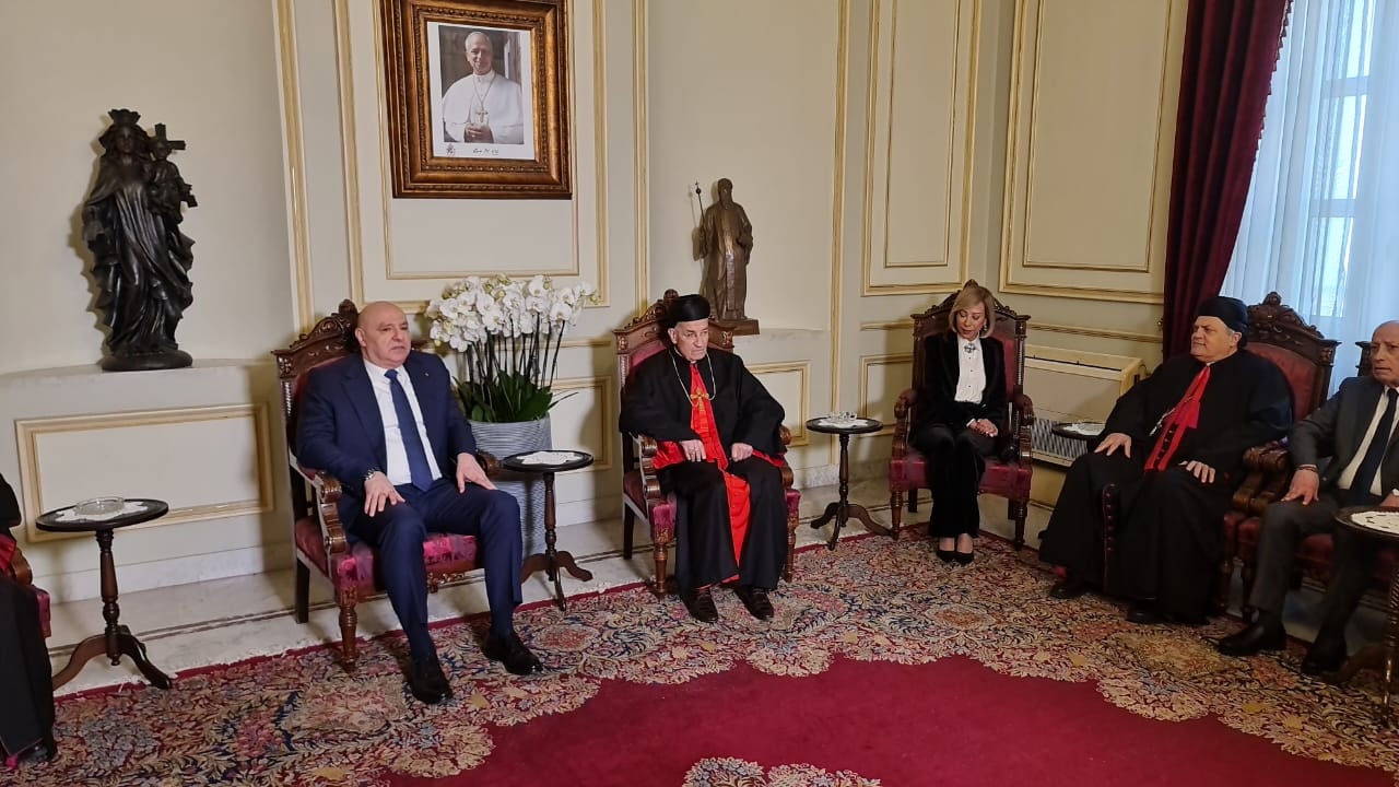 الرئيس عون وصل الى بكركي للمشاركة  في قداس عيد الفصح