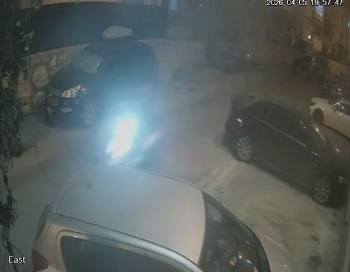 من المستهدف في غارة عين سعادة؟