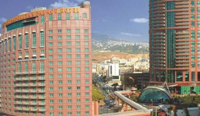 سجال مع محطة تلفزيونية يقفل فندقاً في بيروت
