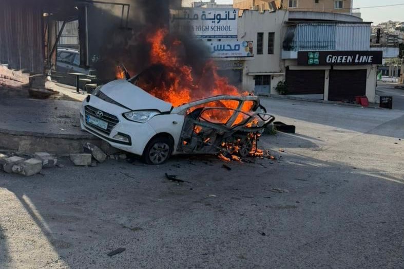 استهداف سيارة بغارة مسيّرة إسرائيلية في كفرمان وتحليق مكثف للطيران