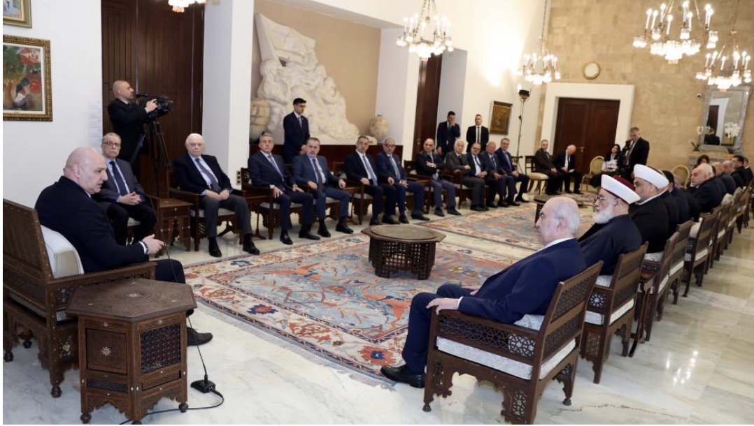 عون: لن أسمح باتهام أي جنوبي صامد بالعمالة<br />
بعبدا تتمسّك بالتفاوض واتصالاتها تُعيد لبنان لـ 