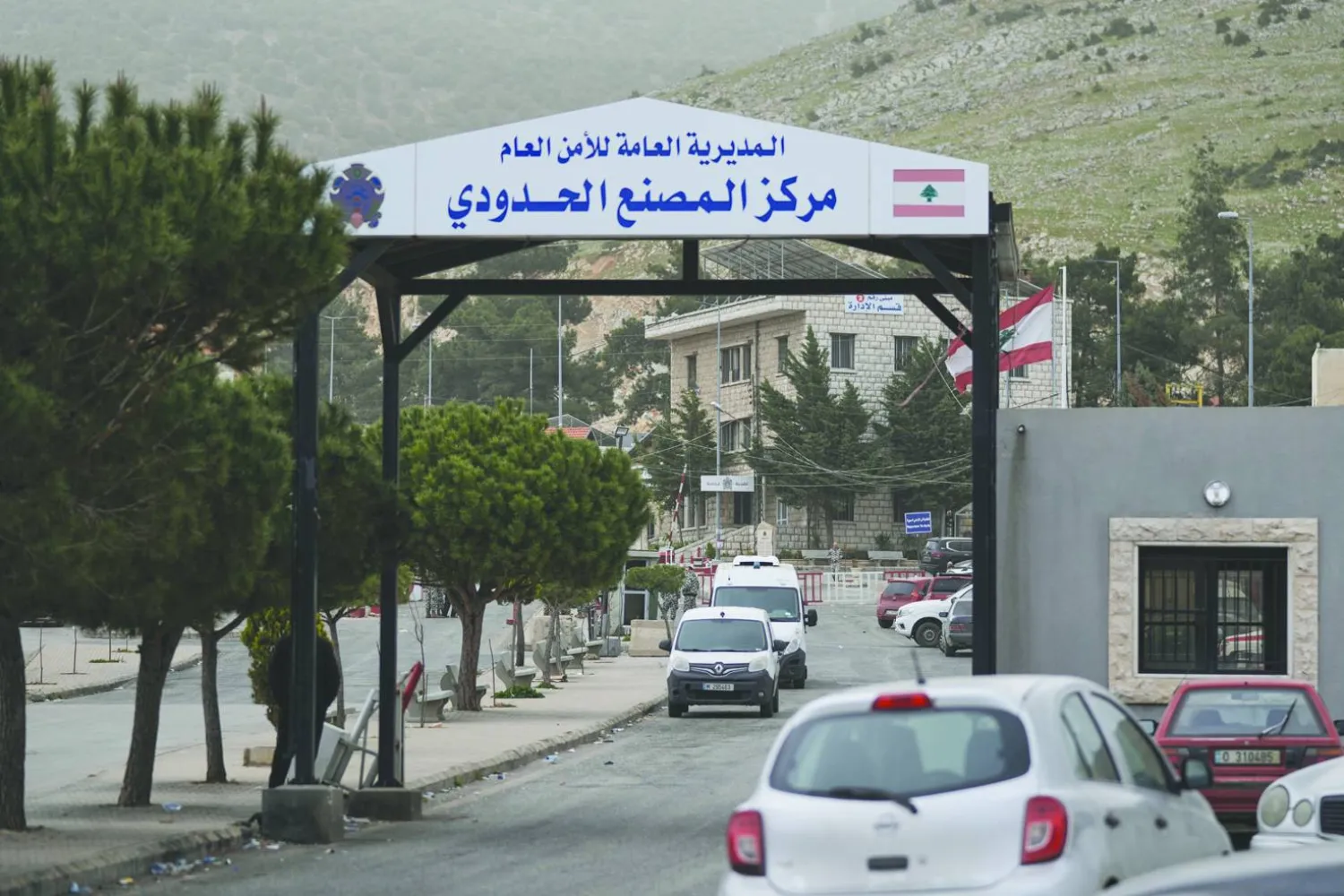 إسرائيل تقفل «المصنع» الحدودي بالتهديدات... وتعزل لبنان جزئياً عن سوريا
معبر حدودي وحيد قيد العمل بين البلدين