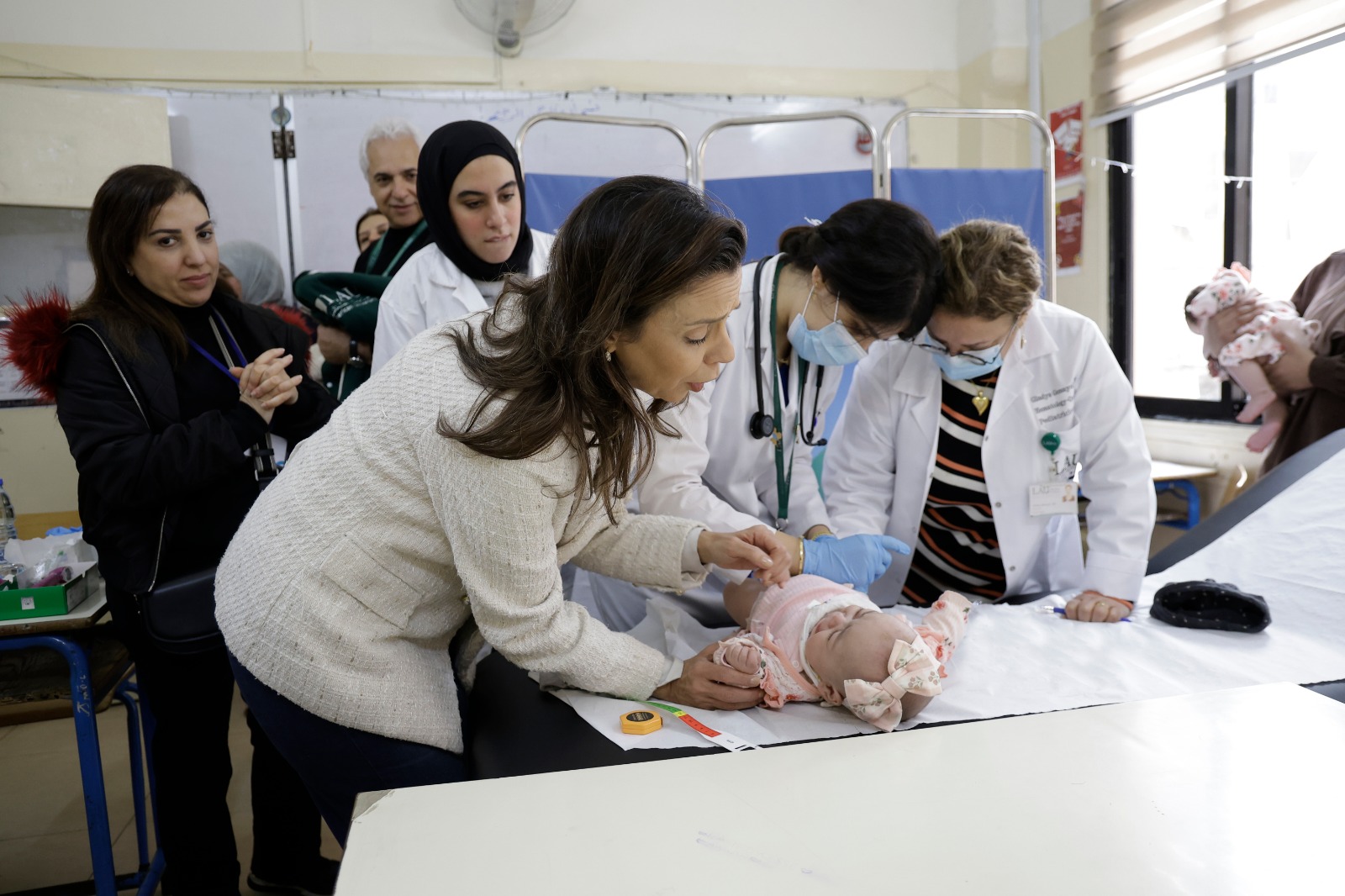 العيادة المتنقلة للجامعة اللبنانية الأميركية: التزام مستمر بتلبية احتياجات النازحين ضمن 