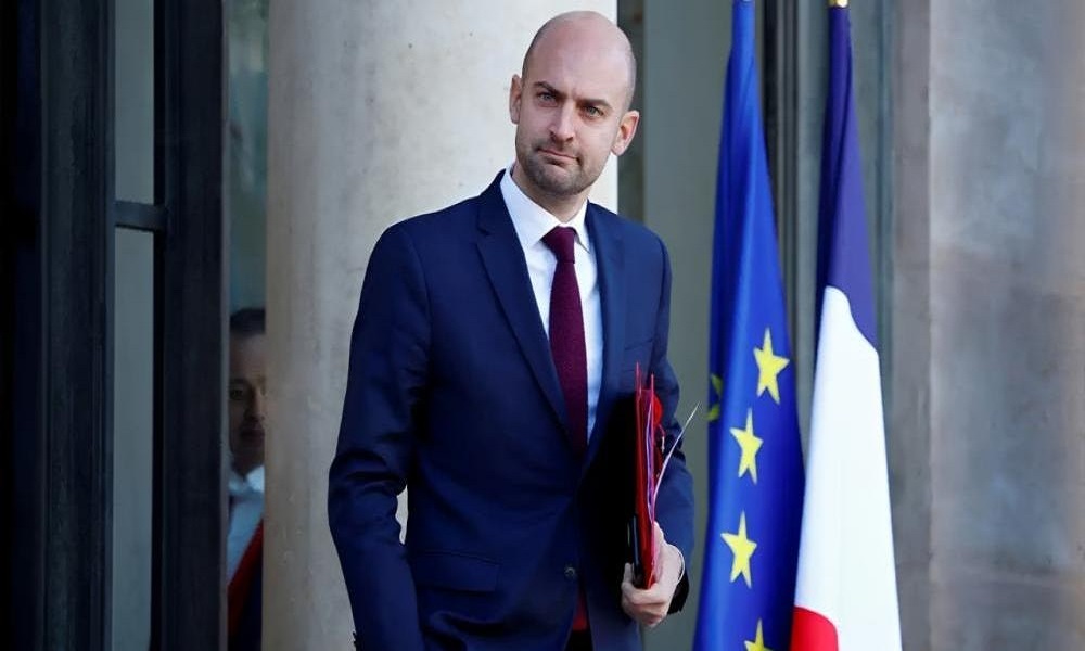 بارو: على إيران التخلي عن دعم “الحزب”