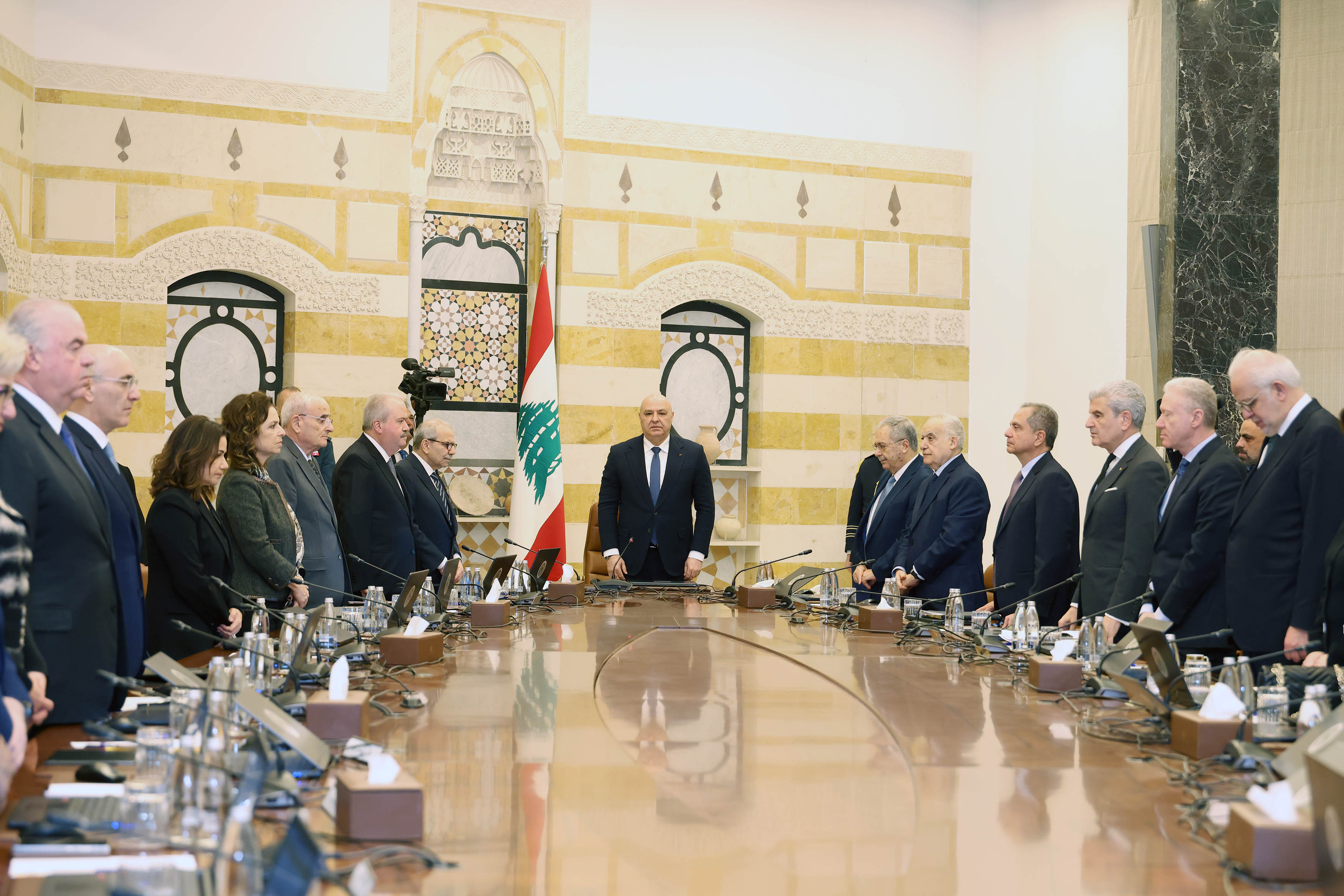 واشنطن تستضيف مفاوضات وقف النار الثلاثاء.. ولبنان لاعتماد «الإنموذج الباكستاني»<br />
قرار مصيري بحصر السلاح في بيروت.. وشكوى لمجلس الأمن وتحرك عربي ودولي لسلام