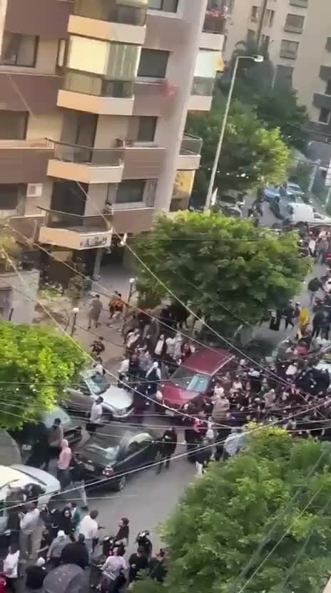 بالفيديو: إشكال أثناء مسيرة لـ”الحزب” في بيروت