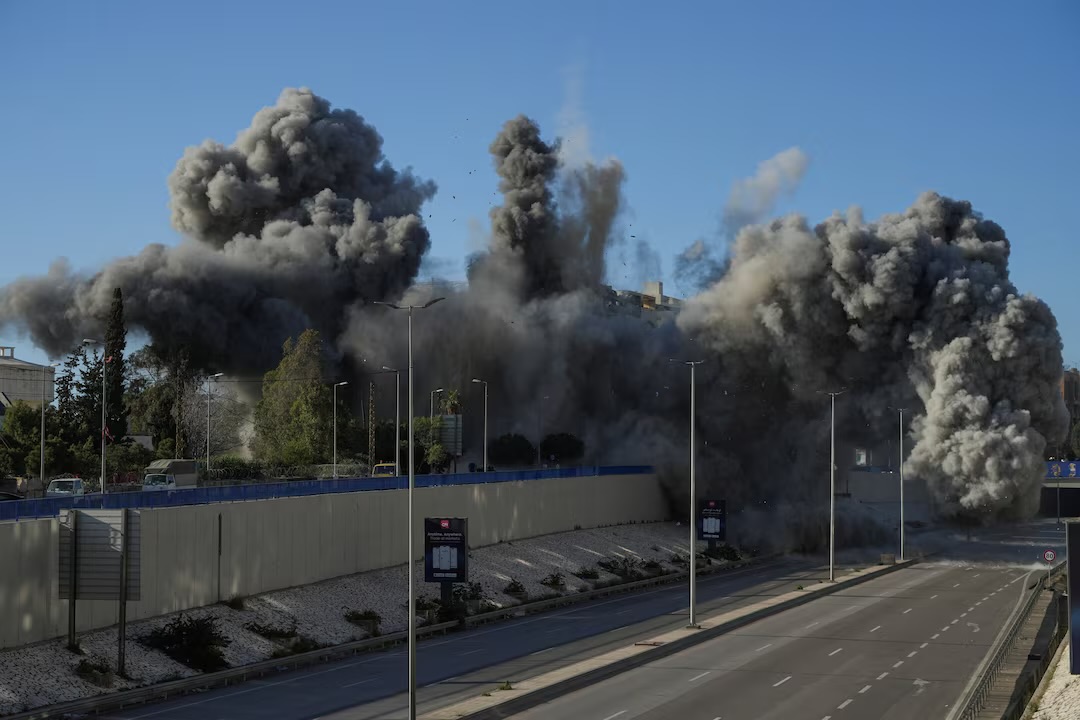 إسرائيل توقف الضربات مؤقتًا على بيروت… ما السبب؟