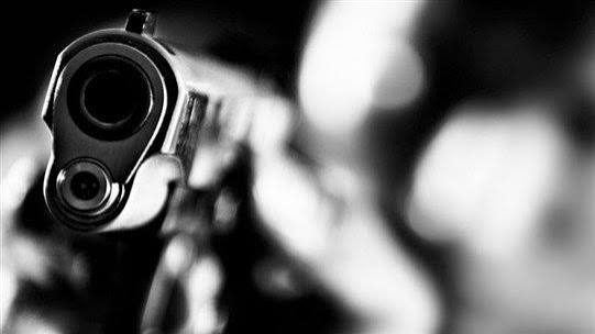 إصابة شخص بجروح خطرة بإطلاق نار على “توك توك” في ضهر العين