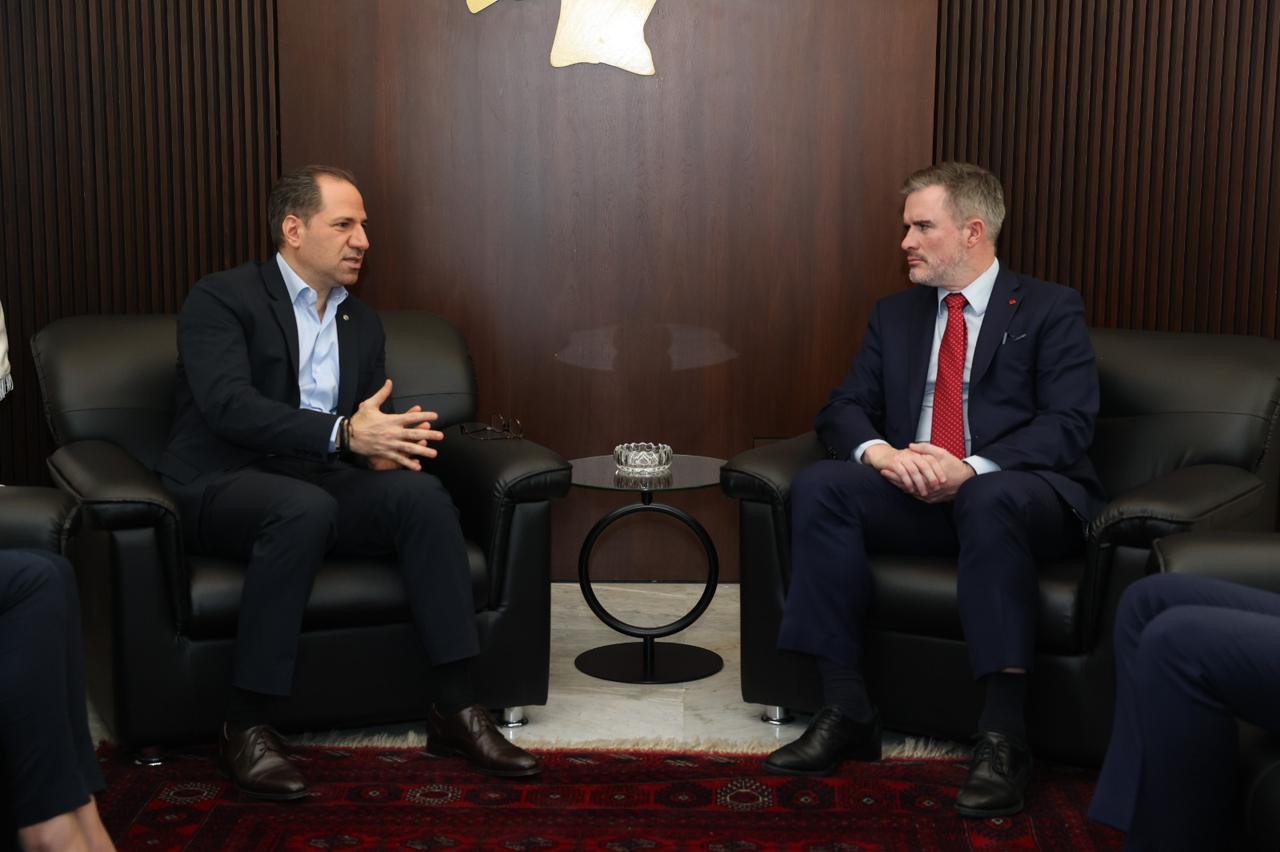 سامي الجميّل يبحث مع غريغوري غاليغان دعم كندا الإنساني وتعزيز الاستقرار في لبنان