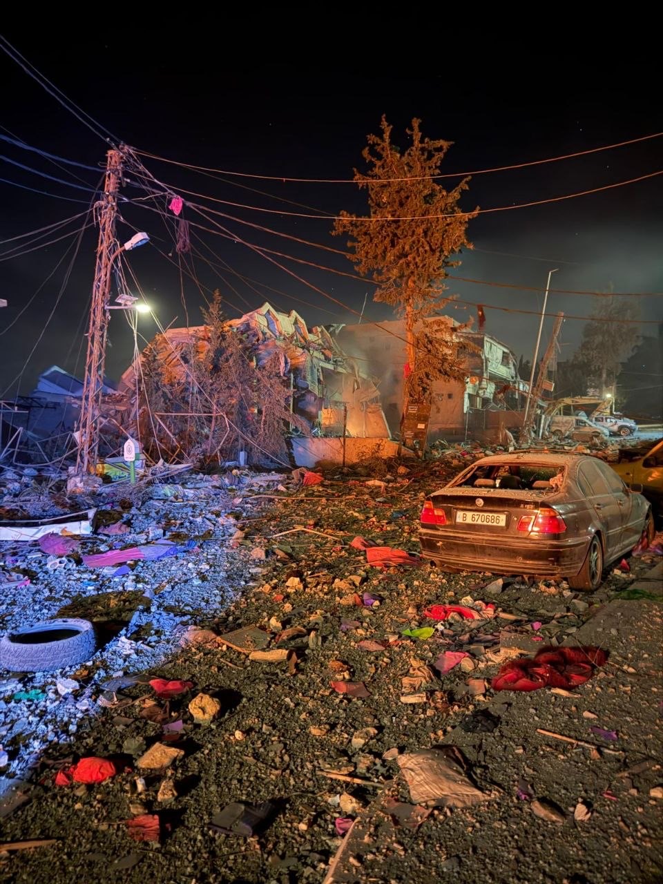 غارات إسرائيلية دامية واشتباكات في بنت جبيل تسفر عن ضحايا ودمار واسع