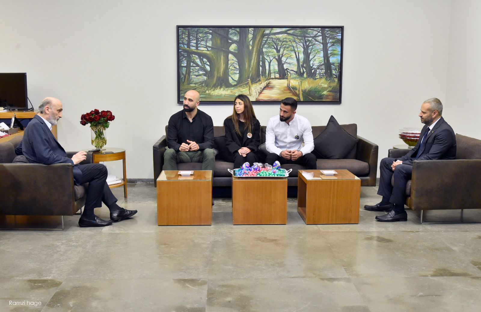 جعجع يلتقي أبناء الضحيتين معوّض في معراب ويؤكد دعمه الكامل للعائلة