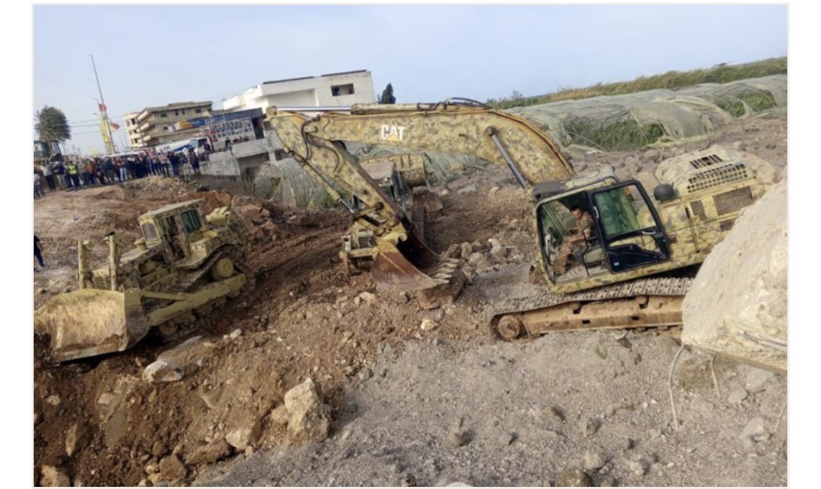 الجيش اللبناني يباشر فتح جسر القاسمية البحري في صور بعد استهدافه وتثبيت وحدات في محيطه
