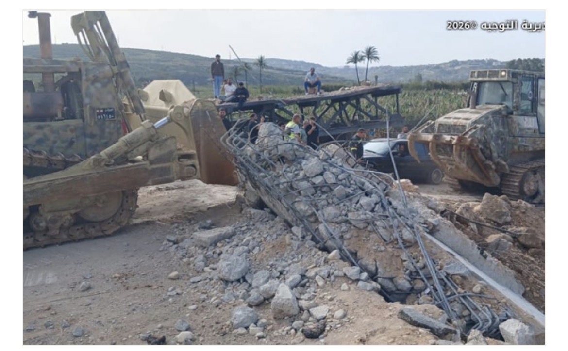 الجيش اللبناني يباشر فتح جسر القاسمية البحري في صور بعد استهدافه وتثبيت وحدات في محيطه