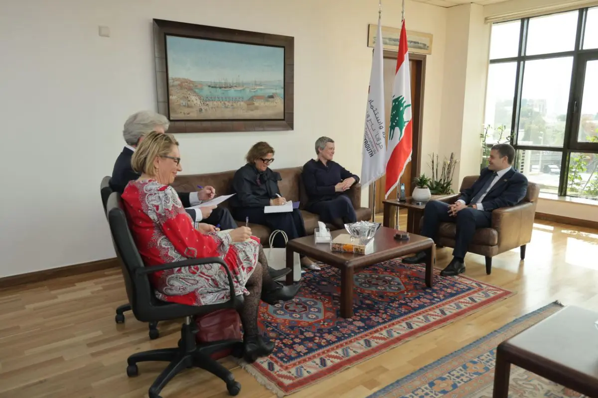 وفد الاتحاد الأوروبي يؤكد دعم تطوير مرفأ بيروت خلال زيارة رسمية وجولة ميدانية في محطة الحاويات