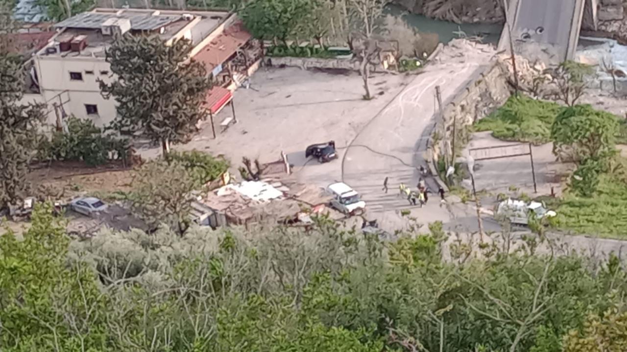 ٣ اصابات جراء غارة استهدفت مقهى على جسر القعقعية