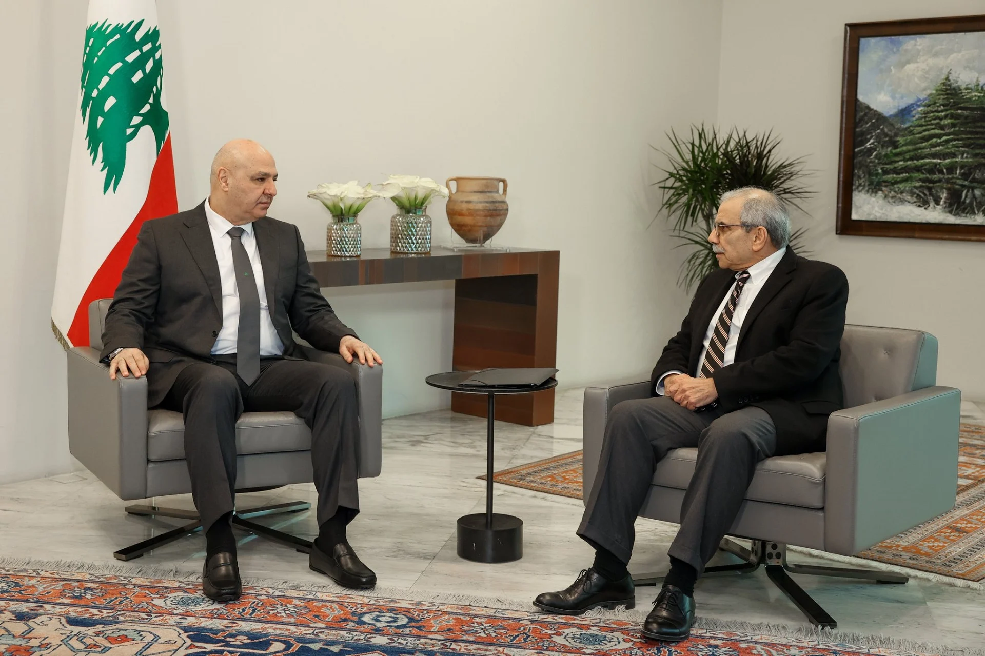 خلوة بين الرئيس عون وسلام قبيل انعقاد الجلسة