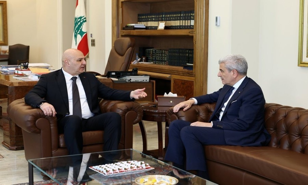 الخوري يبحث واقع الصناعة ويدعم مواقف عون