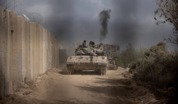 إسرائيل تقاتل في 7 نقاط داخل الأراضي اللبنانية وتنتهك مواقع الـ«يونيفيل»<br />
عمق التوغل يناهز 700 متر... وغالانت يصدر تعليمات بتدمير القرى الحدودية