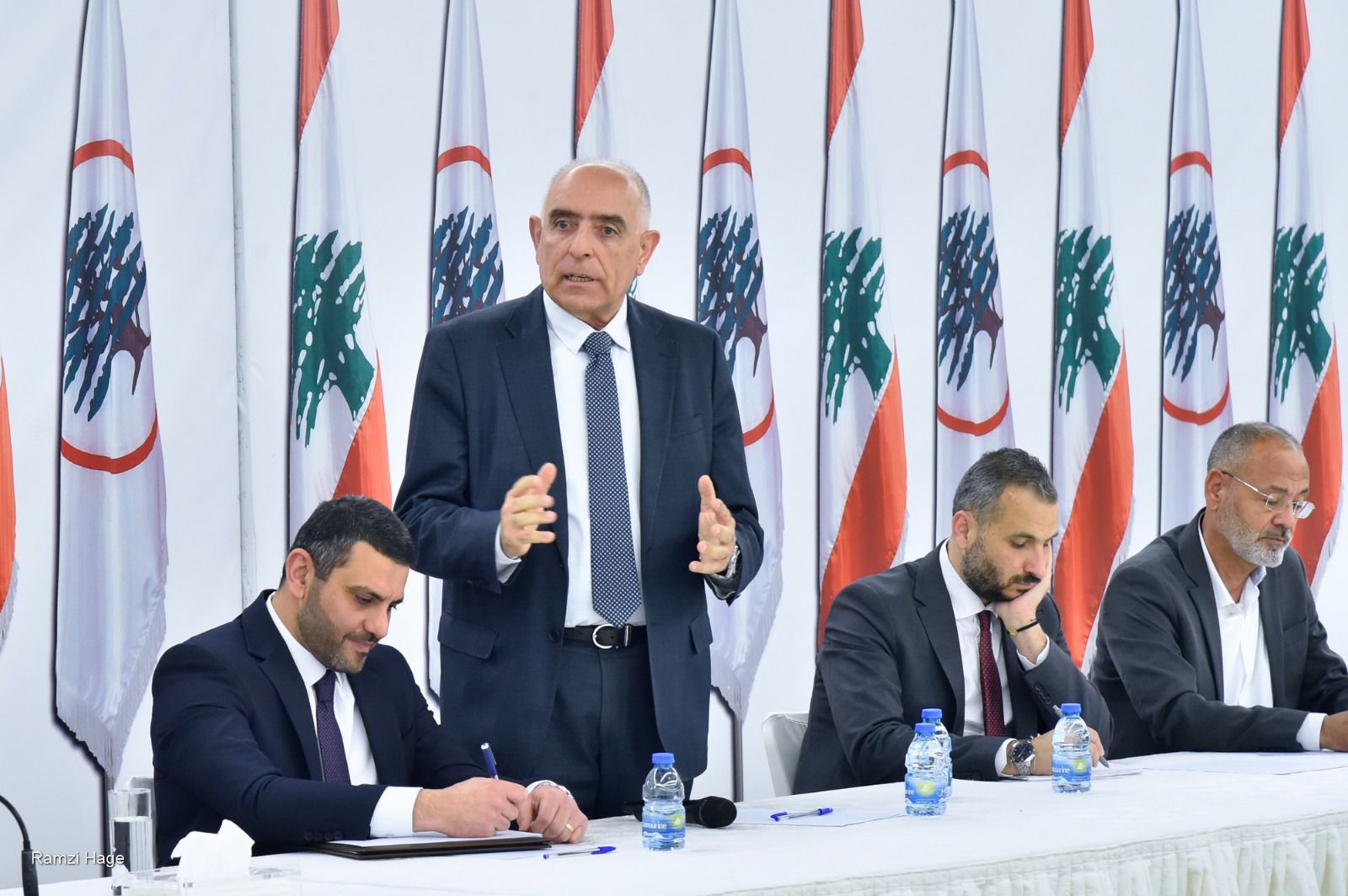 جعجع يلتقي وفد بلديات الشريط الحدودي: دعم صمود القرى الحدودية وتأمين احتياجاتها أولوية