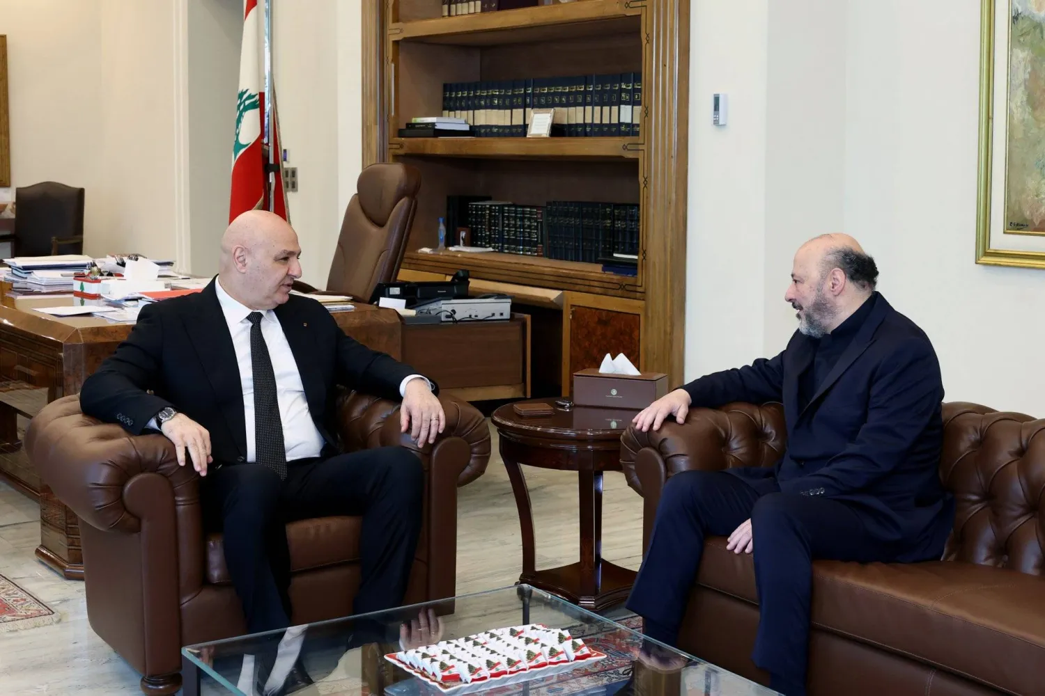 اتصالات داخلية لتوحيد موقف لبنان... ودعم واسع لمواقف عون<br />
إسرائيل تؤكد أن لا «مطامع» لها في أرض الجنوب