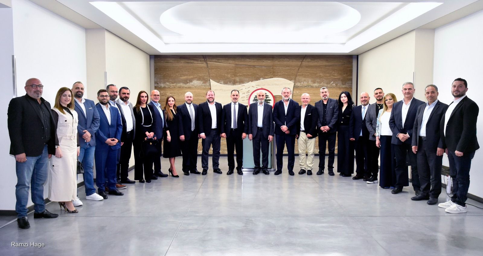 جعجع يلتقي وفداً بلديا من زحلة