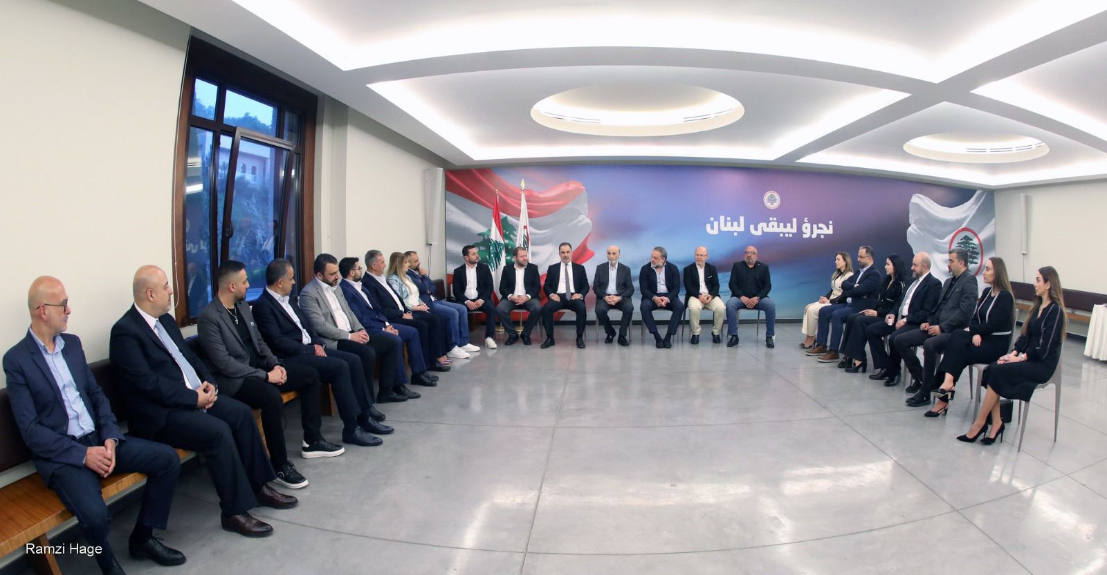 جعجع يلتقي وفداً بلديا من زحلة