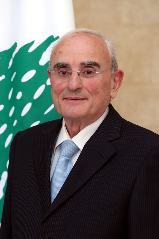 منَّسى التقى دريان: مستمرون بتعزيز حضور في بيروت