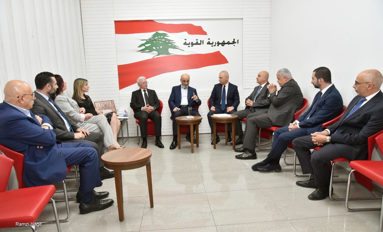 جعجع يبحث مع وفد “حركة التغيير” في معراب التطورات السياسية والتشديد على حصر السلاح بيد الدولة