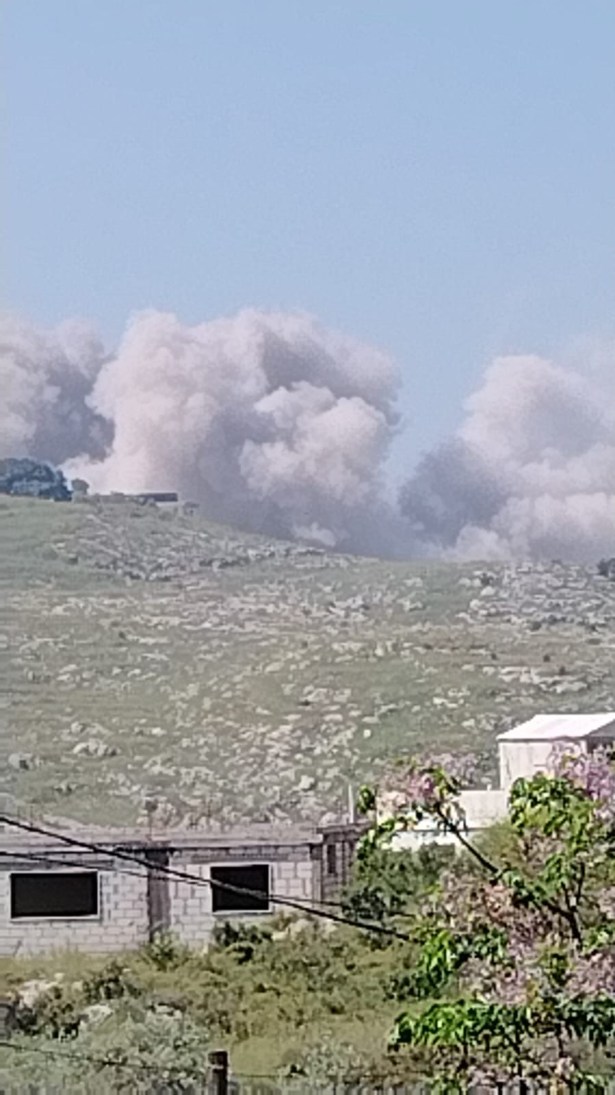 غارات على طول جبهة جنوب لبنان