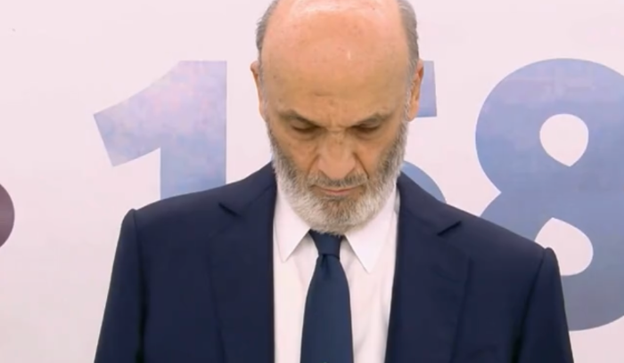 عاجل | رئيس حزب #القوات_اللبنانية سمير #جعجع: قبل البدء بمناقشاتنا التي تطاول الوضع العام المأساوي أطلب الوقوف دقيقة صمت وصلاة من أجل الضحايا الذين قضوا جراء هول الأحداث ومن أجل بلسمة جراح المنكوبين ومن أجل الذين أجبروا على الانسلاخ عن بيوتهم وقراهم ۔