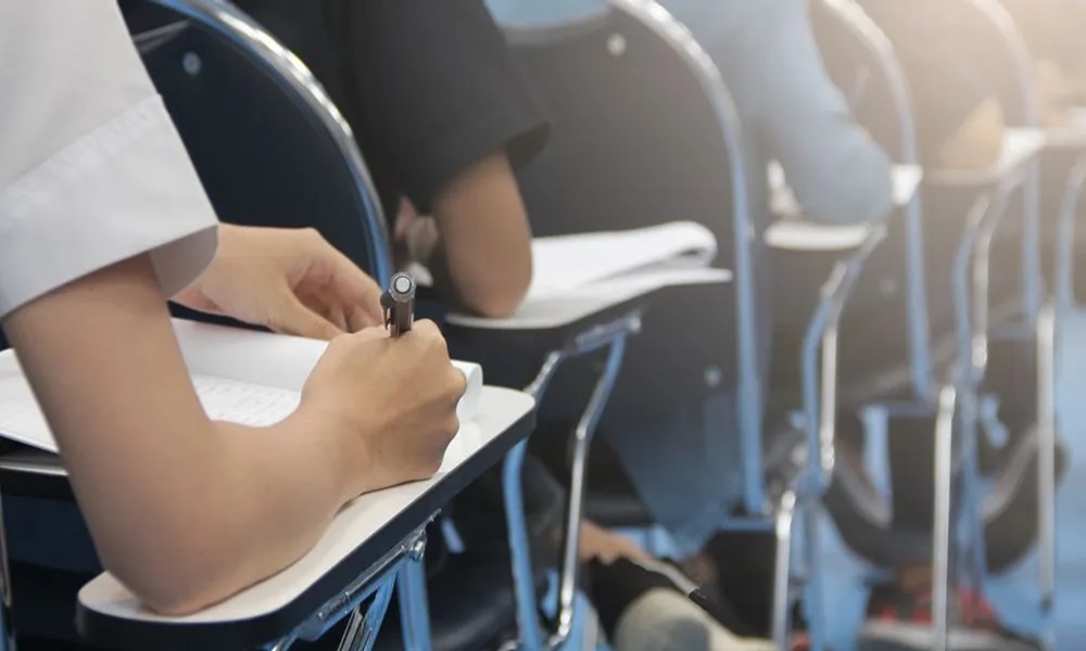رابطة متعاقدي الأساسي: لامتحانات رسمية ومدرسية عادلة
