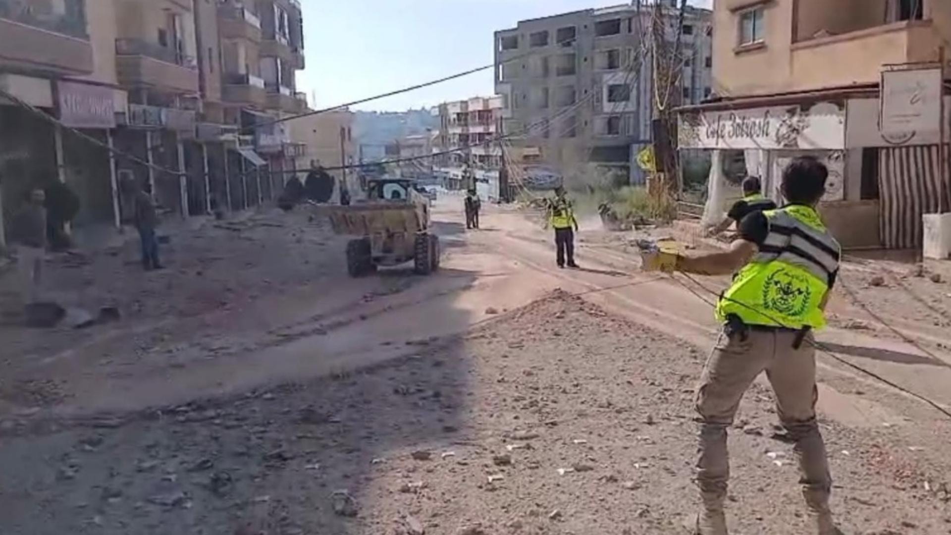 ضحايا وجرحى جراء غارة... وأضرار جسيمة!