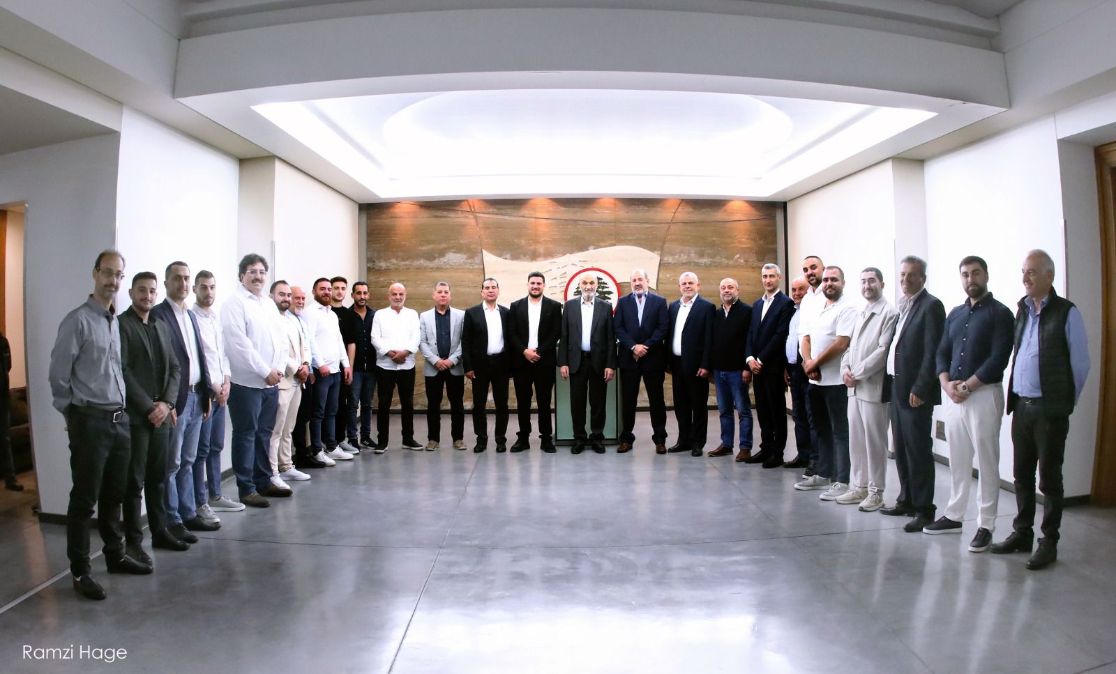 جعجع يستقبل وفدًا من كفريا ويؤكد دعم البلديات ومتابعة حاجات المنطقة الإنمائية