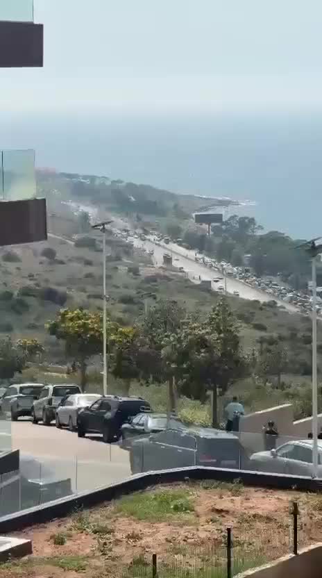 استهداف سيارة على طريق الجية