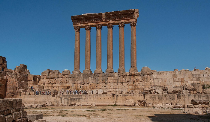 قلعة بعلبك صمدت في وجه الغُزاة والهزّات... فماذا عن الغارات؟<br />
مخاوف من الاعتداءات الإسرائيلية على الموقع الأثري اللبناني المصنّف عالمياً