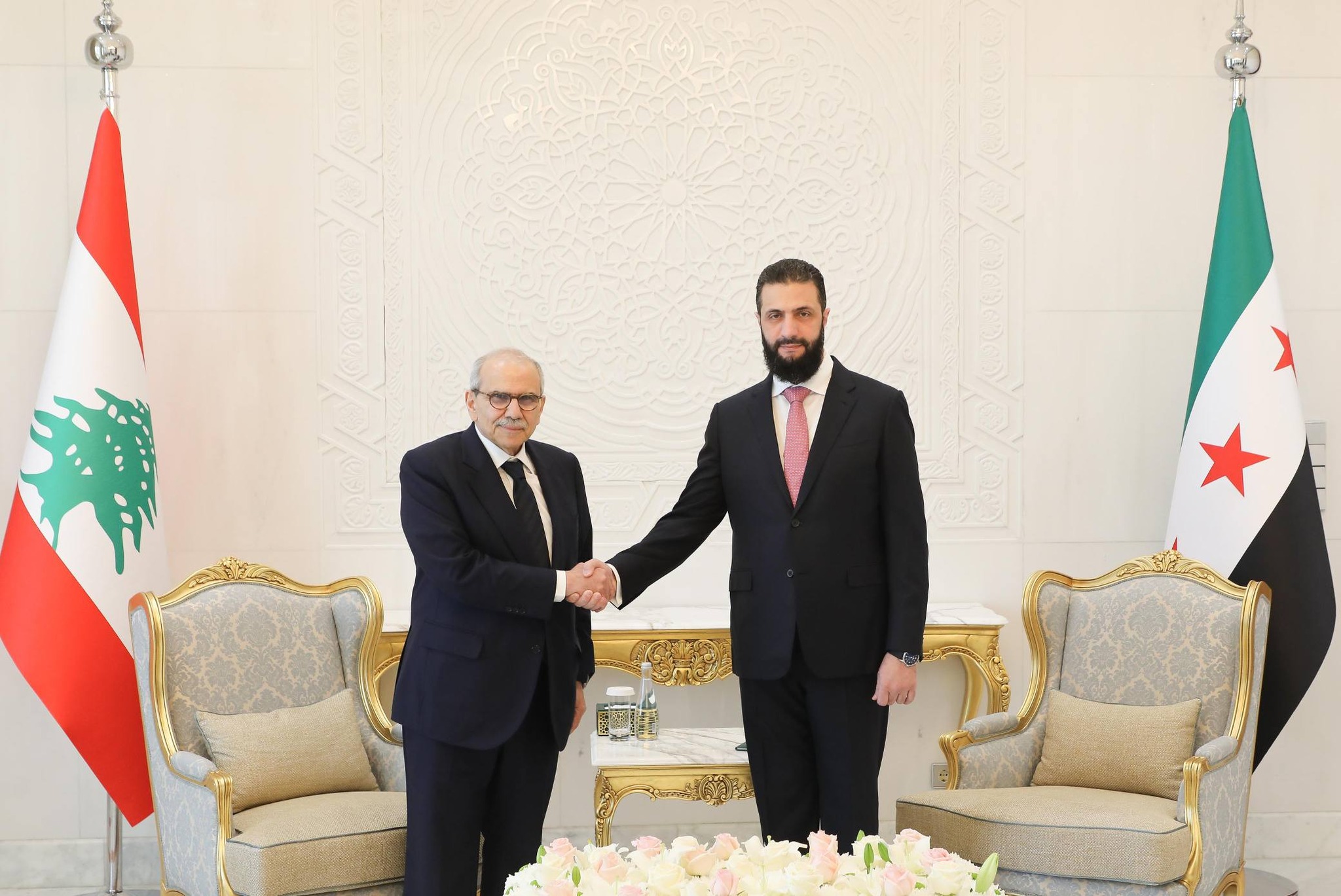 مشروع «فصل قوات» في جعبة المفاوض الإسرائيلي والإحتلال: نزع السلاح ليس هدفاً الآن<br />
<br />
سلام بعد لقاء الشرع: تقدُّم كبير في معالجة القضايا المشتركة وإطلاق مجلس أعمال لبناني - سوري