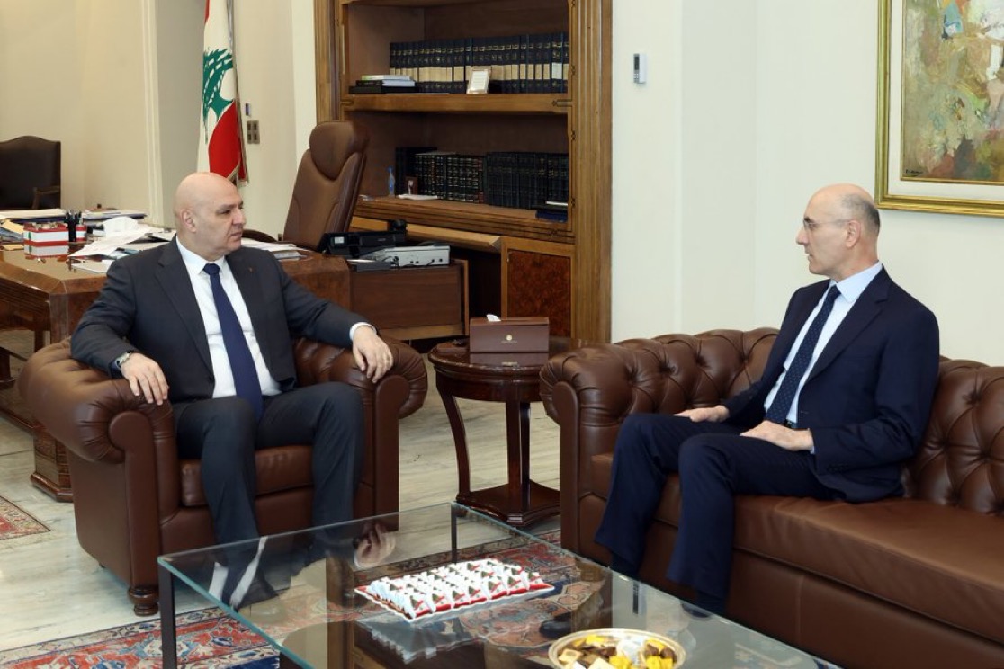 رئيس الجمهورية يبحث مع وزير الداخلية الأوضاع الأمنية وتعزيز إجراءات حفظ الاستقرار