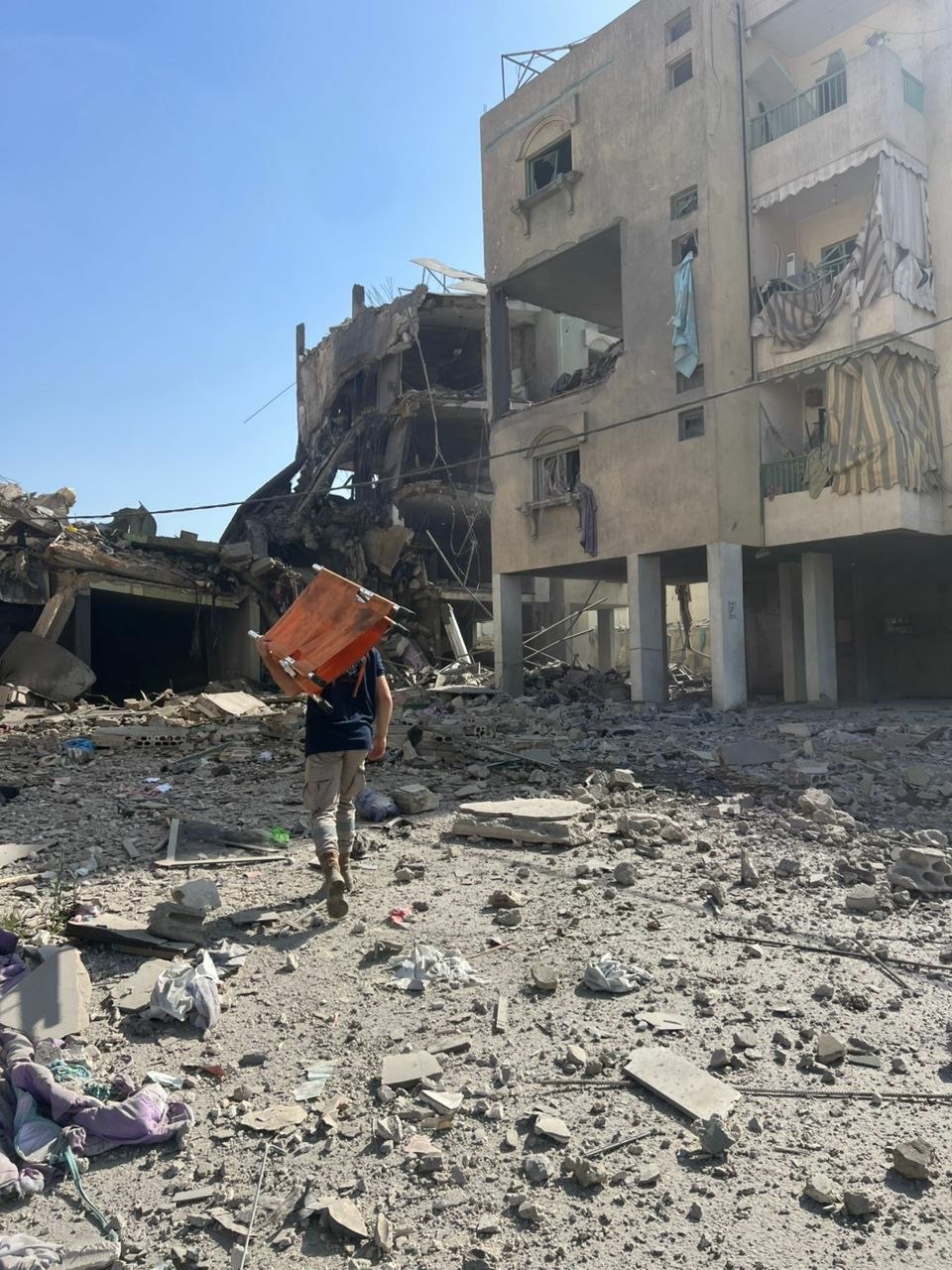 بالفيديو - سلسلة غارات إسرائيلية تطال بلدات في الجنوب والبقاع وتحليق مكثف للمسيّرات فوق صيدا والضاحية الساحلية