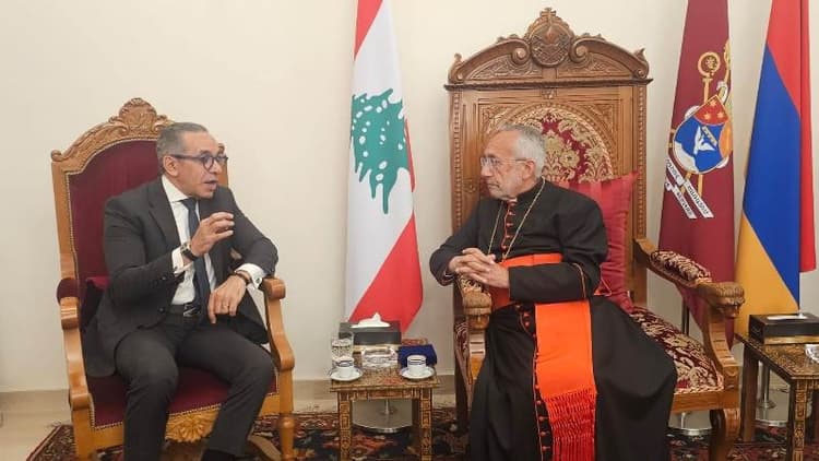 البطريرك ميناسيان يستقبل سفير مصر