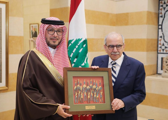 سلام يستقبل بخاري في زيارة وداعية