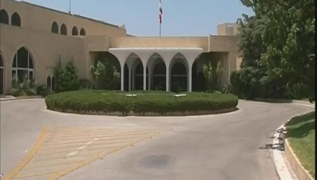 ما قصة اللقاء الذي طار بين عون و
