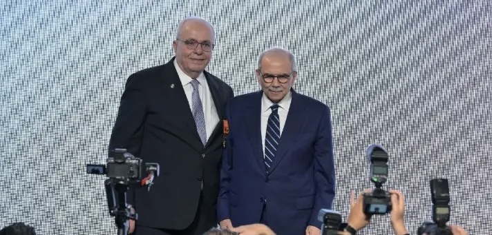 المقاصد كرمت فيصل سنو والرئيس عون منحه وسام الارز الوطني من رتبة ضابط
رئيس الحكومة: لا دولة إلا بقرار واحد وسلاح واحد