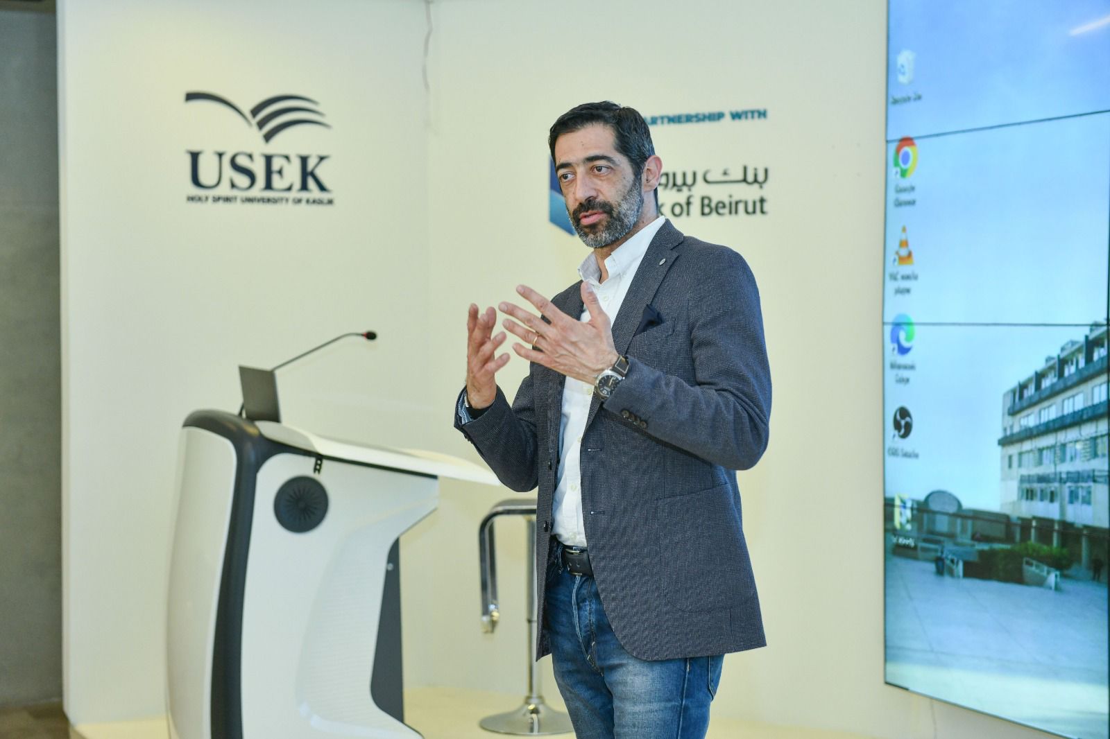 كلية إدارة الأعمال في جامعة الروح القدس تعزّز نهج جاهز لسوق العمل
