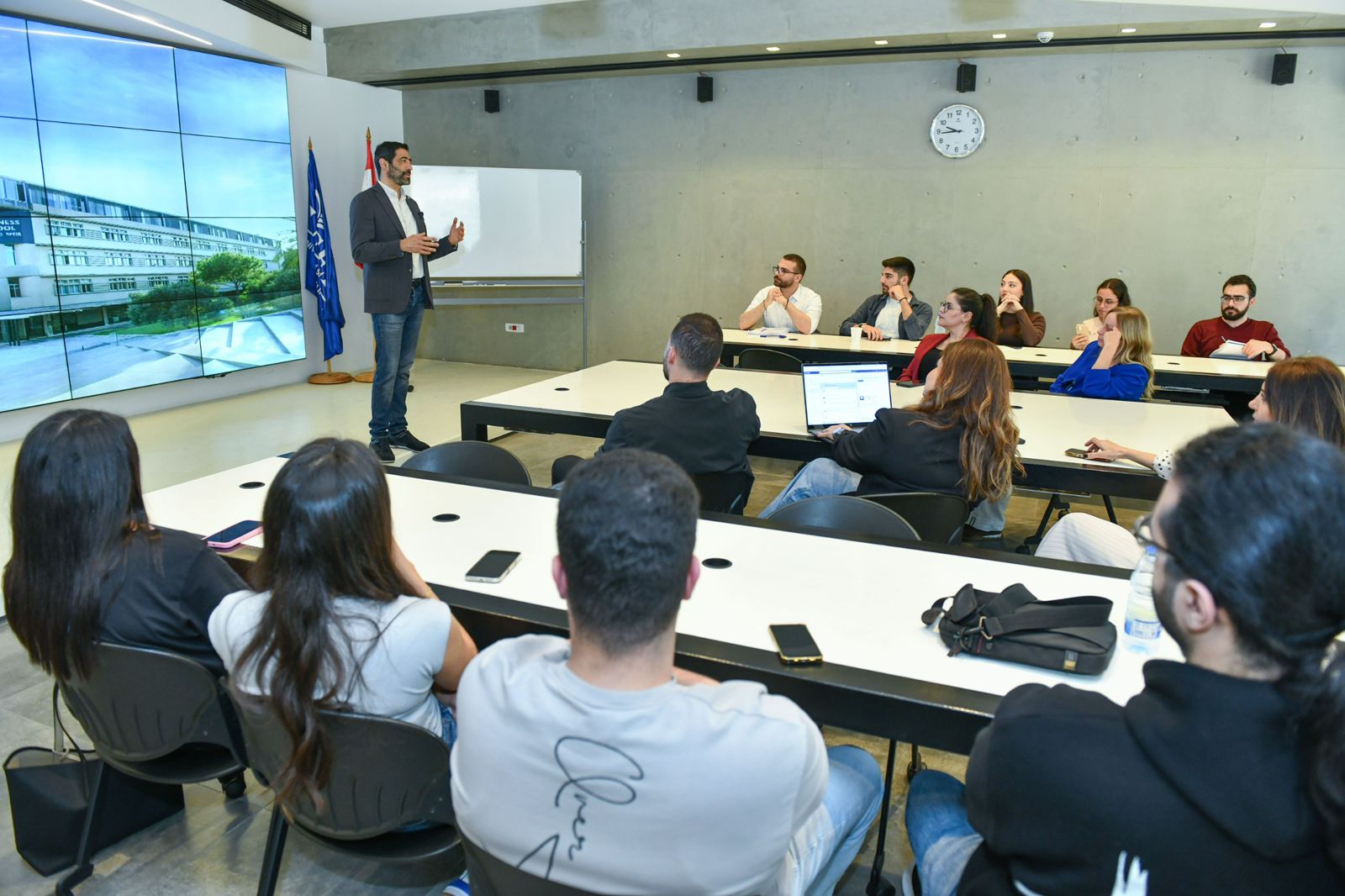 كلية إدارة الأعمال في جامعة الروح القدس تعزّز نهج جاهز لسوق العمل