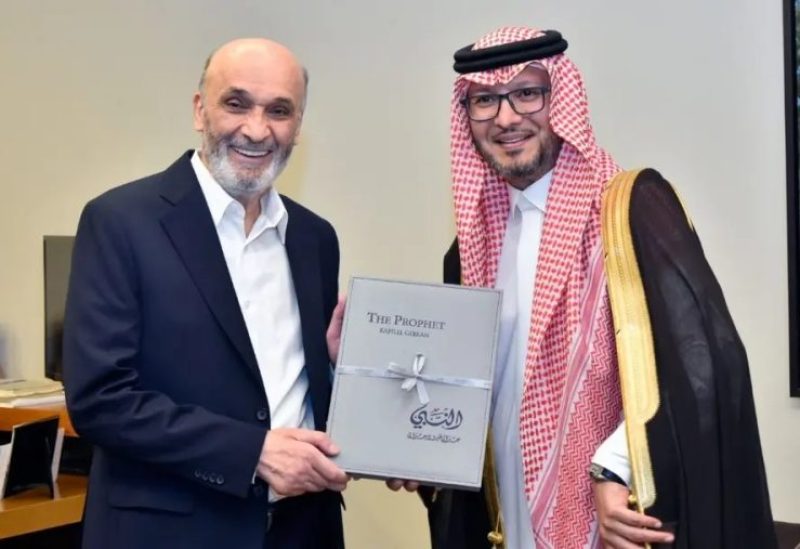 جعجع إستقبل بخاري مودعاً وأهداه كتاب 